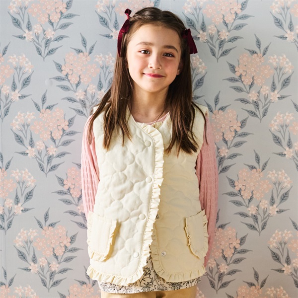 お花キルティングフリル付き中綿ベスト ベスト｜子供服・ベビー服の