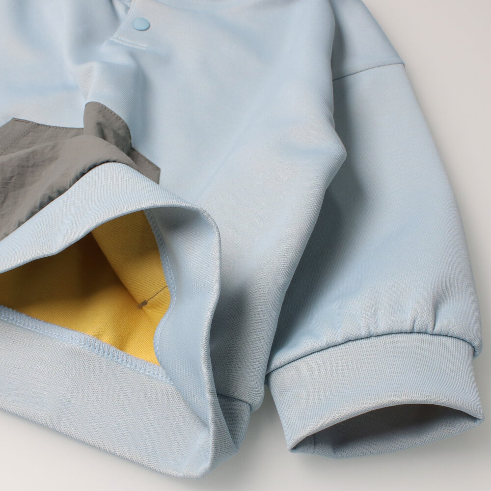 Water repellent hoodie with pockets