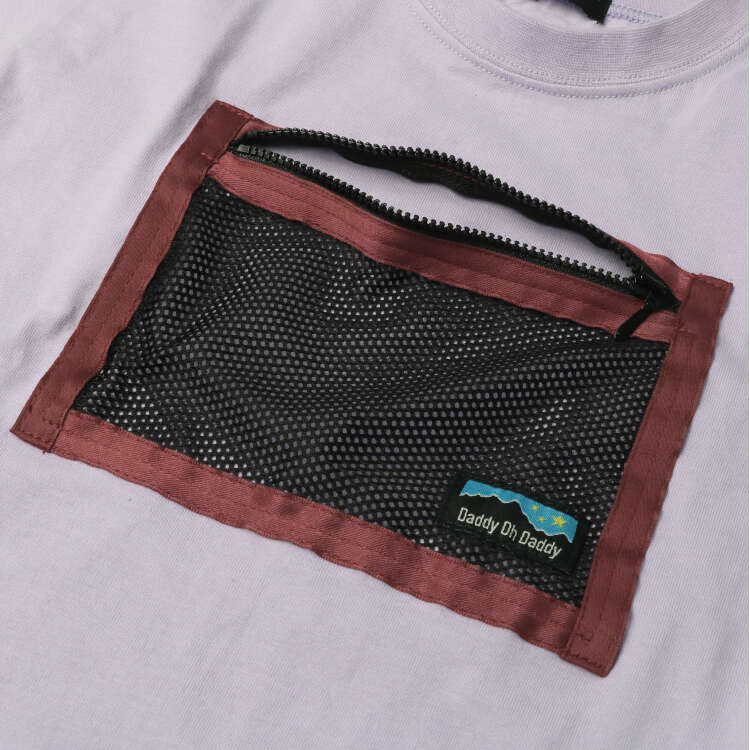 Short-sleeved T-shirt with mesh pocket