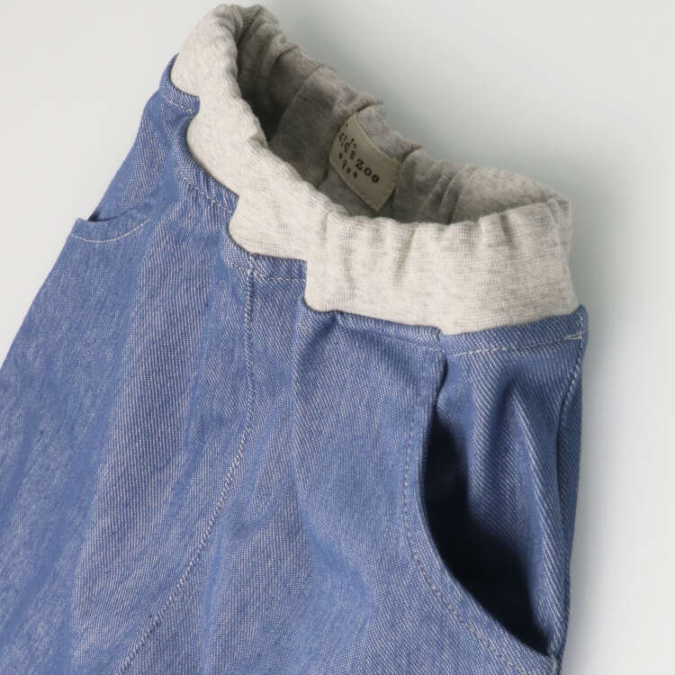 Cut denim shorts with lined pockets