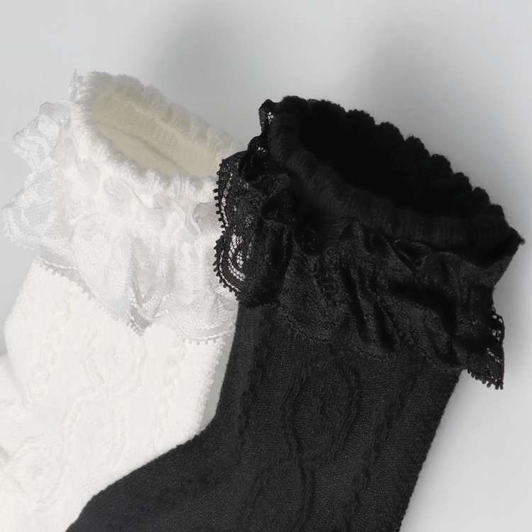 Ruffled cable knit crew socks