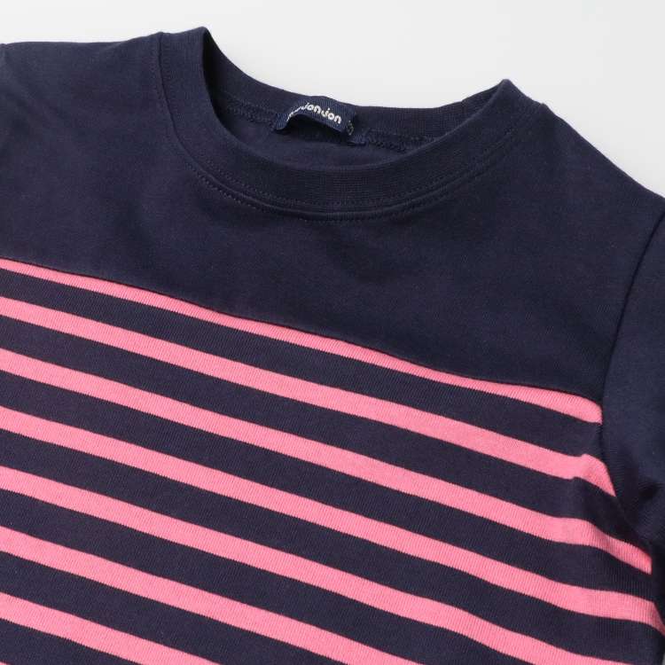 Layered long-sleeved T-shirt with striped pattern