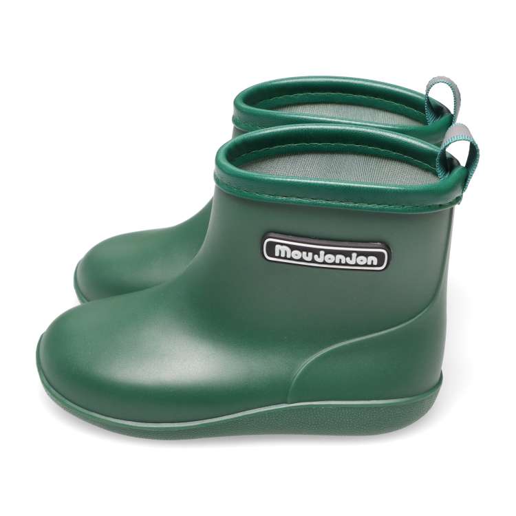 Plain rain shoes and boots with logo patch