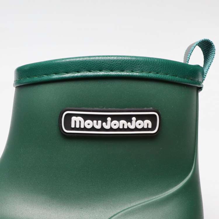 Plain rain shoes and boots with logo patch