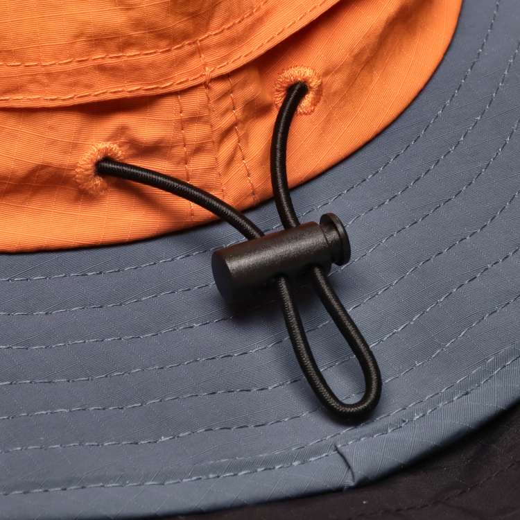 Water repellent hat/cap with color scheme switching sunshade
