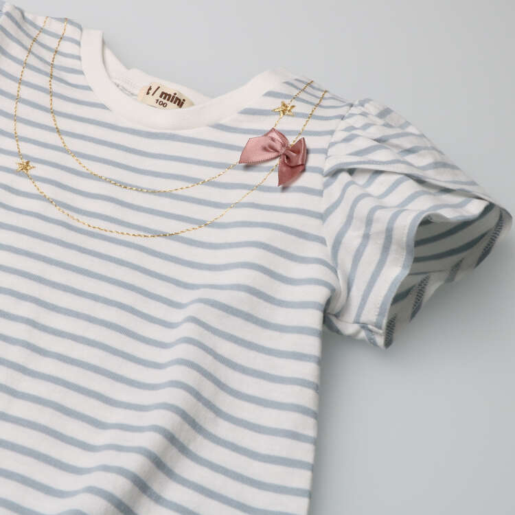 [Online only] Border short-sleeved T-shirt with necklace embroidery ribbon