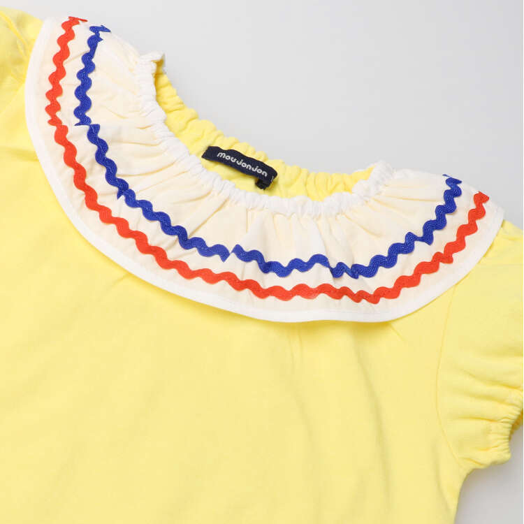 Short-sleeved T-shirt with lined collar