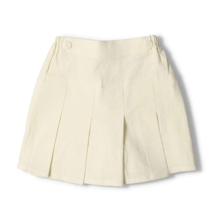 Pleated skirt-style three-quarter length shorts