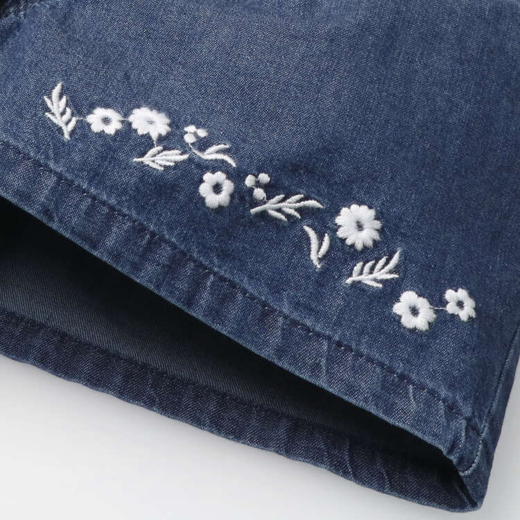 Denim three-quarter length pants with flower embroidery